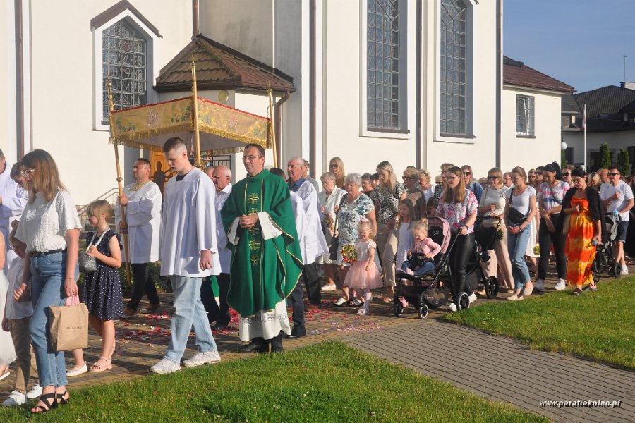 67 Procesja eucharystyczna.jpg